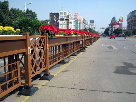 道路護欄多少錢一米是怎么定制的